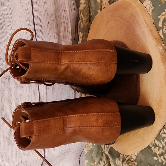 Top Moda booties. Lace up zip sides 3" heel - Picture 3 of 8